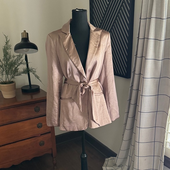 entro Jackets & Blazers - Entro Women's champagne silk Blazer with belt medium